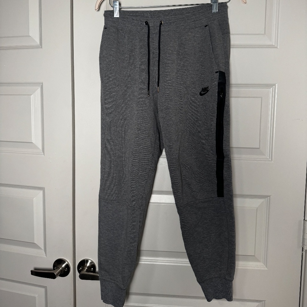 Nike Sportswear Tech Fleece Sweatpants in Grey Size Medium